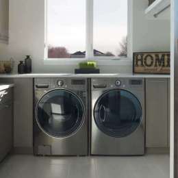 Cottonwood door style in HDF finished in Meadowood