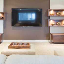 Canongate door style in Cherry finished in Husk