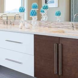 Highland Horizontal door style in Echo Wood White Oak finished in Hazelnut and the Lucent door style in Acrylic in Gloss White